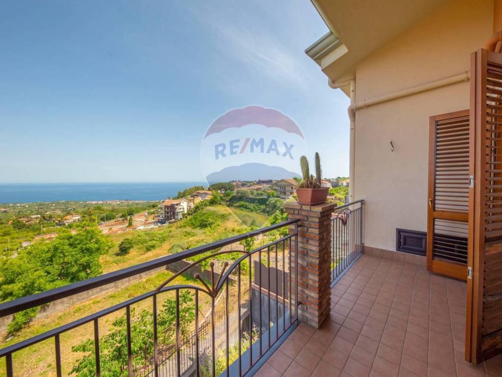 casa indipendente in vendita ad Acireale