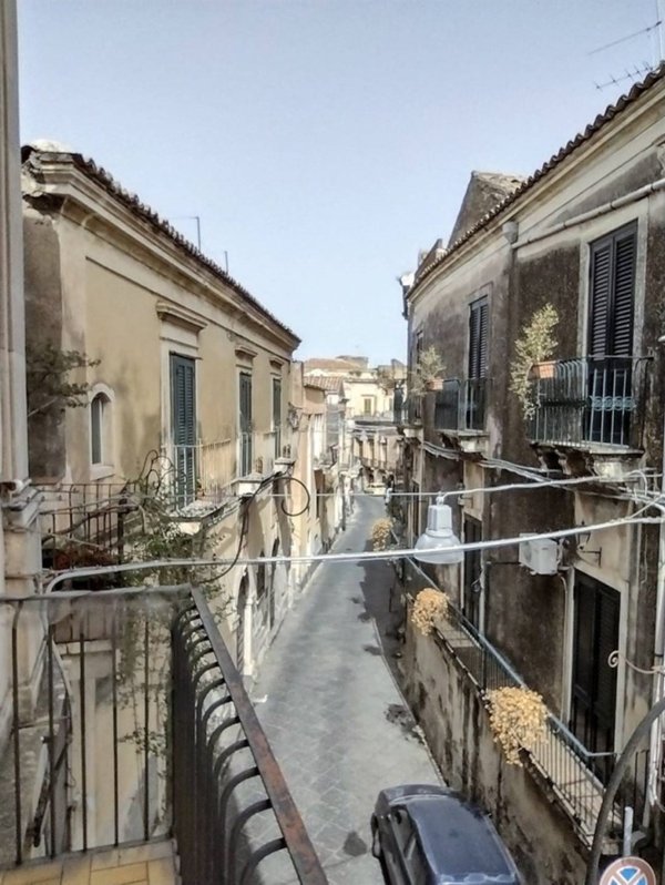 appartamento in vendita ad Acireale in zona Centro Storico