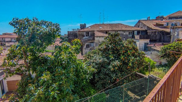 casa indipendente in vendita ad Acireale
