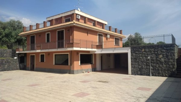 casa indipendente in vendita ad Acireale