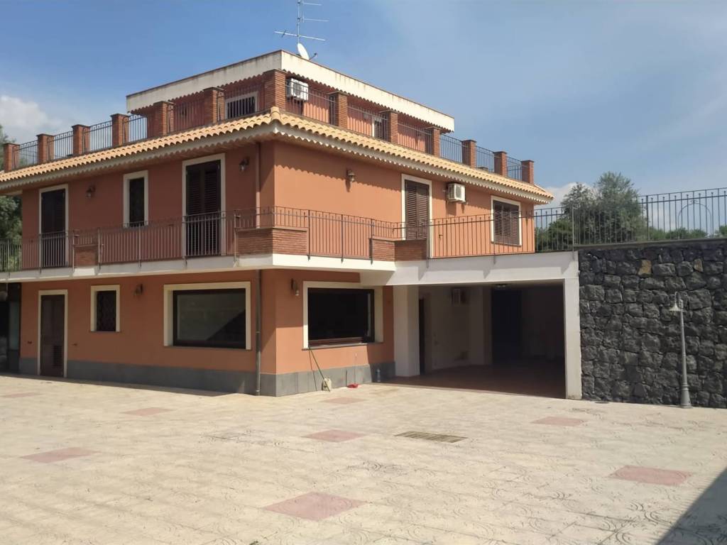 casa indipendente in vendita ad Acireale in zona Pennisi