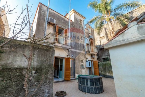 casa indipendente in vendita ad Acireale in zona Pozzillo