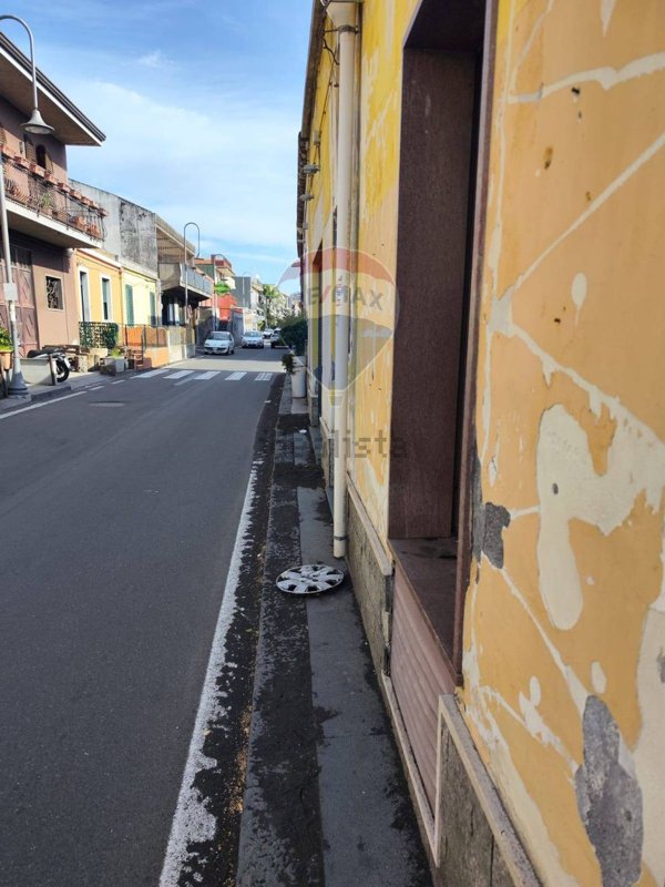 locale commerciale in vendita ad Acireale in zona Scillichenti
