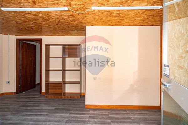 locale commerciale in vendita ad Acireale