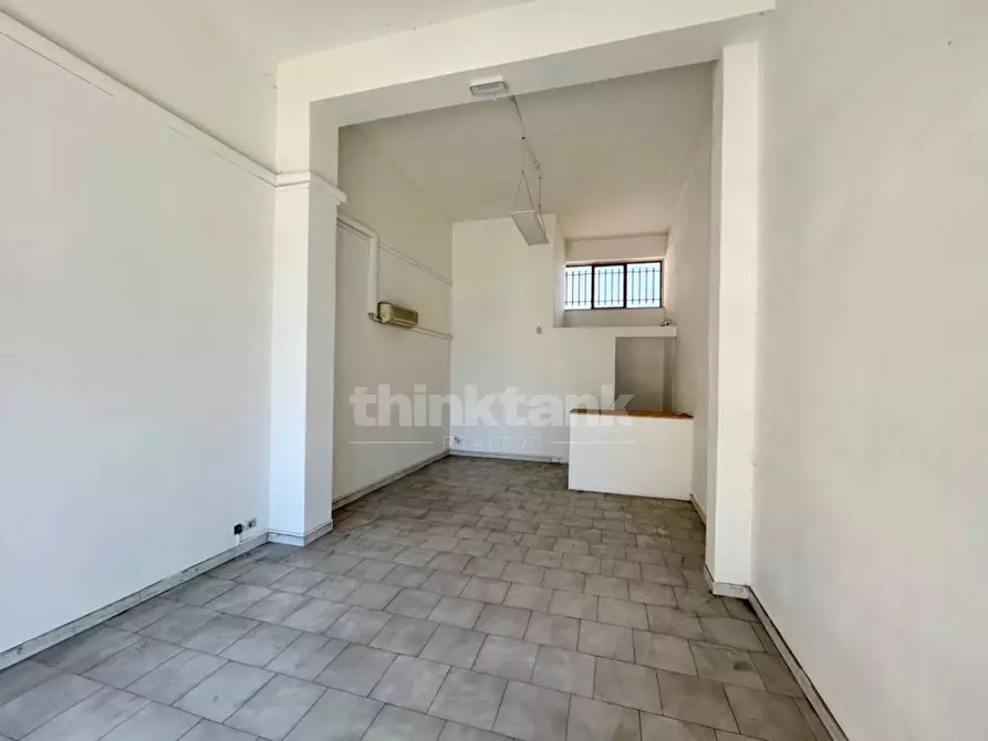 locale commerciale in vendita ad Acireale