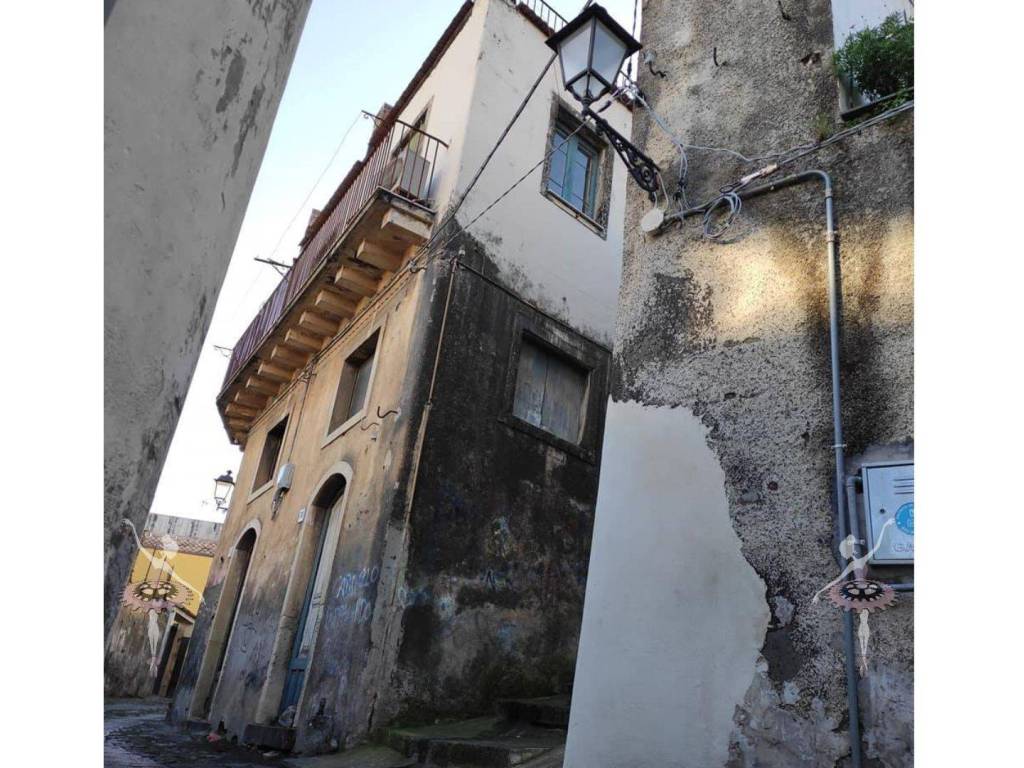 intera palazzina in vendita ad Acireale in zona Centro Storico
