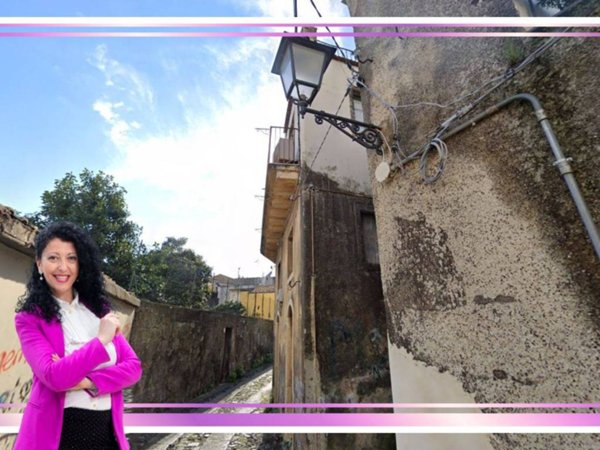 intera palazzina in vendita ad Acireale in zona Centro Storico
