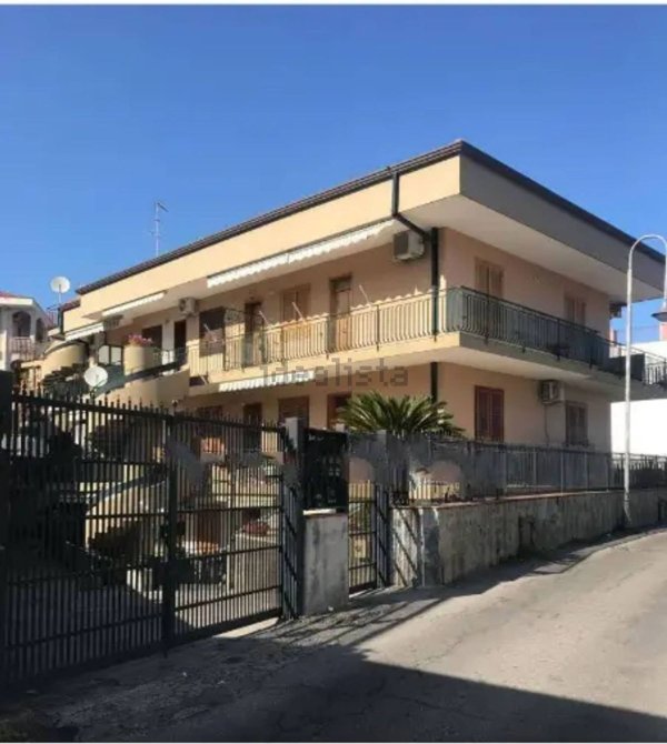 appartamento in vendita ad Acireale in zona Santa Tecla