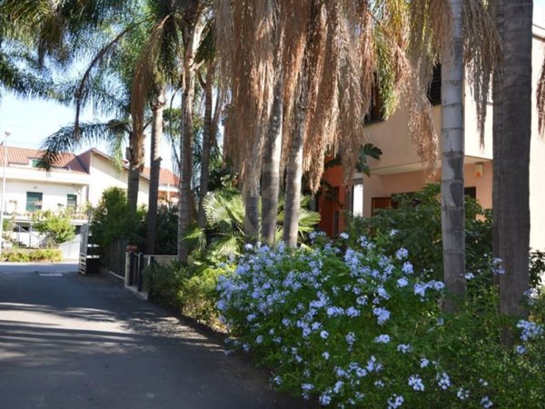 casa indipendente in vendita ad Acireale in zona Pozzillo