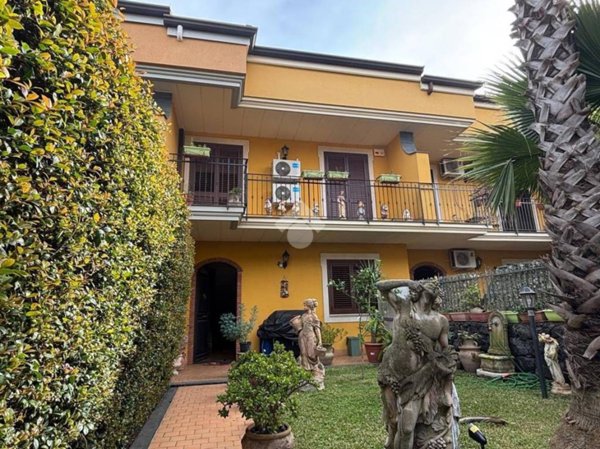 appartamento in vendita ad Acireale in zona Pennisi