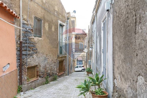 casa indipendente in vendita ad Acireale in zona Centro Storico