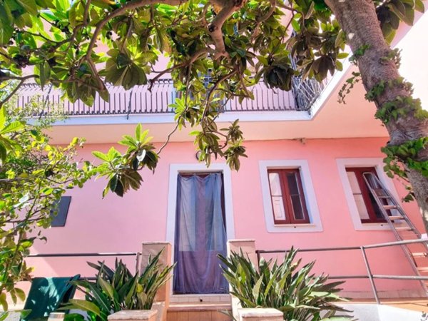 casa indipendente in vendita ad Acireale in zona Santa Caterina
