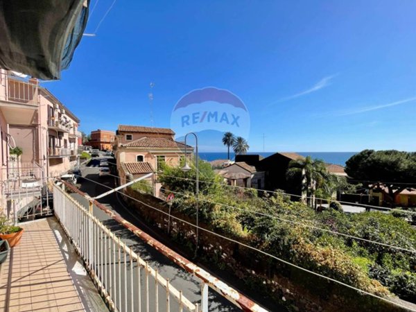 appartamento in vendita ad Acireale in zona Santa Maria la Scala