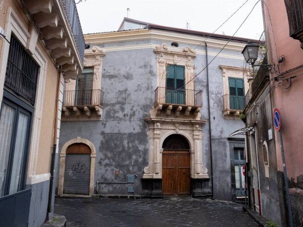 appartamento in vendita ad Acireale in zona Centro Storico