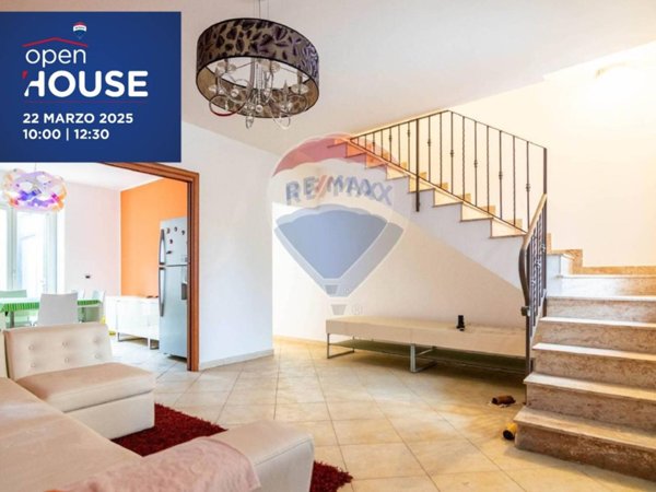 casa indipendente in vendita ad Acireale