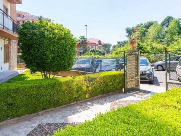 appartamento in vendita ad Acireale in zona Centro Storico