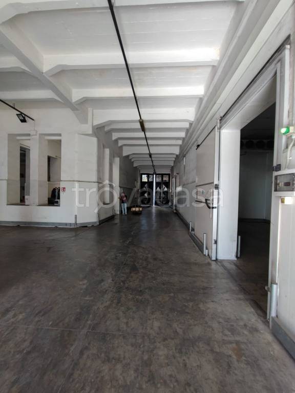 locale commerciale in vendita ad Acireale