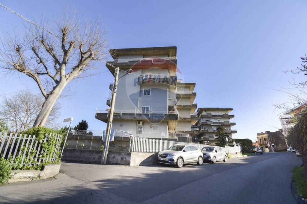 appartamento in vendita ad Acireale in zona Pennisi