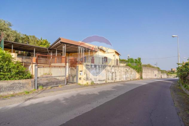 locale commerciale in vendita ad Acireale in zona Pozzillo