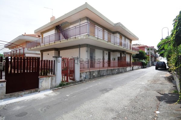 appartamento in vendita ad Acireale in zona Stazzo