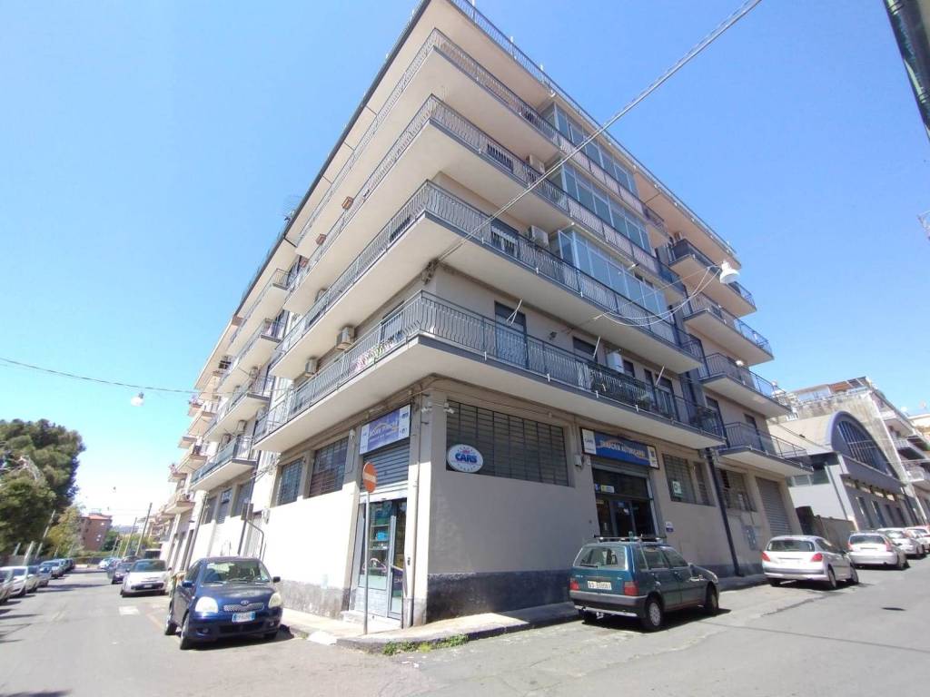 negozio in vendita ad Acireale in zona San Giovanni