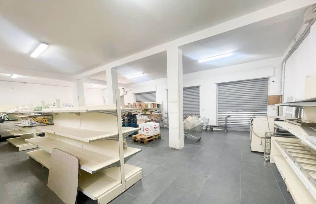 negozio in vendita ad Acireale