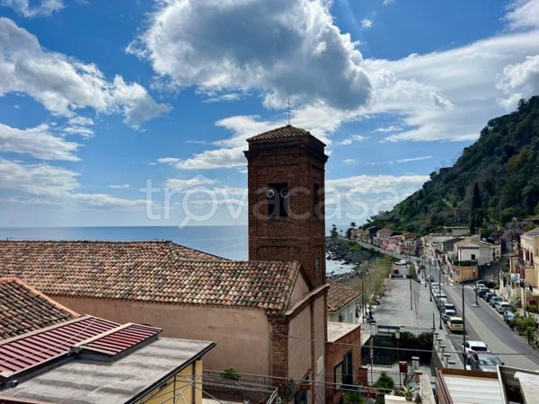 appartamento in vendita ad Acireale in zona Santa Maria la Scala