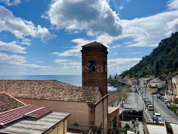 appartamento in vendita ad Acireale in zona Santa Maria la Scala