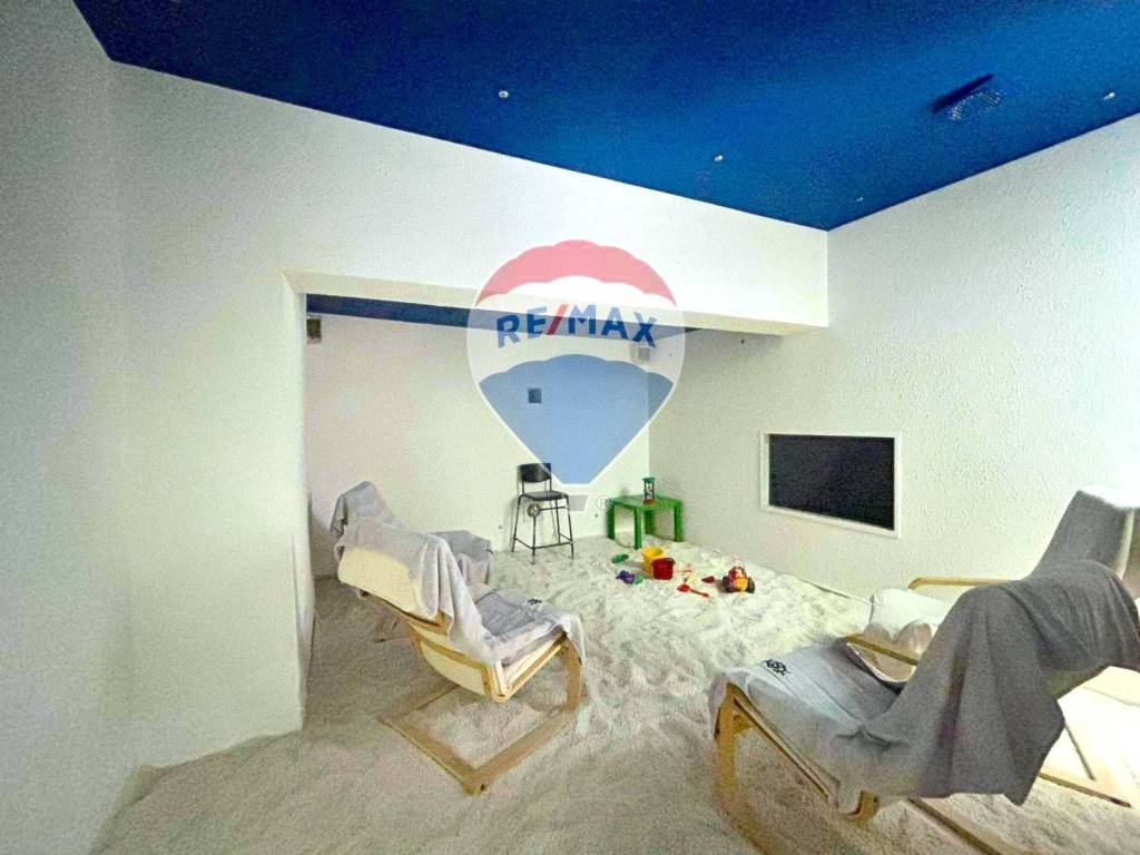 locale commerciale in vendita ad Acireale