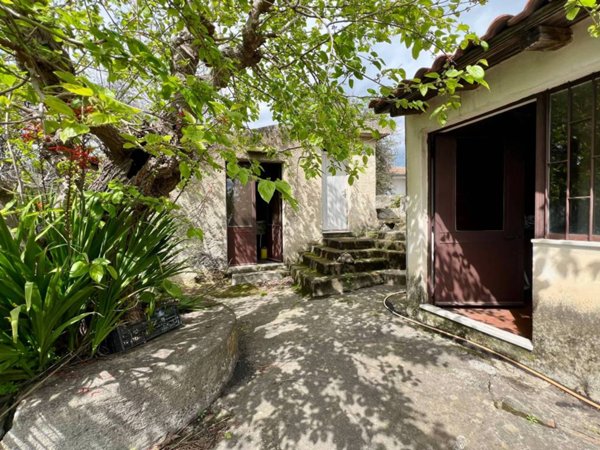 casa indipendente in vendita ad Acireale in zona Guardia