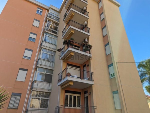 appartamento in vendita ad Acireale in zona Aci Platani