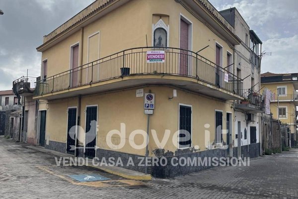 appartamento in vendita ad Acireale in zona Aci Platani