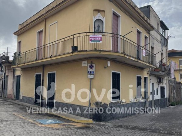 appartamento in vendita ad Acireale in zona Aci Platani