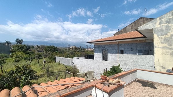 appartamento in vendita ad Acireale in zona Stazzo