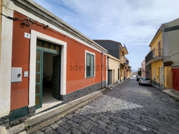 casa indipendente in vendita ad Acireale in zona Pozzillo