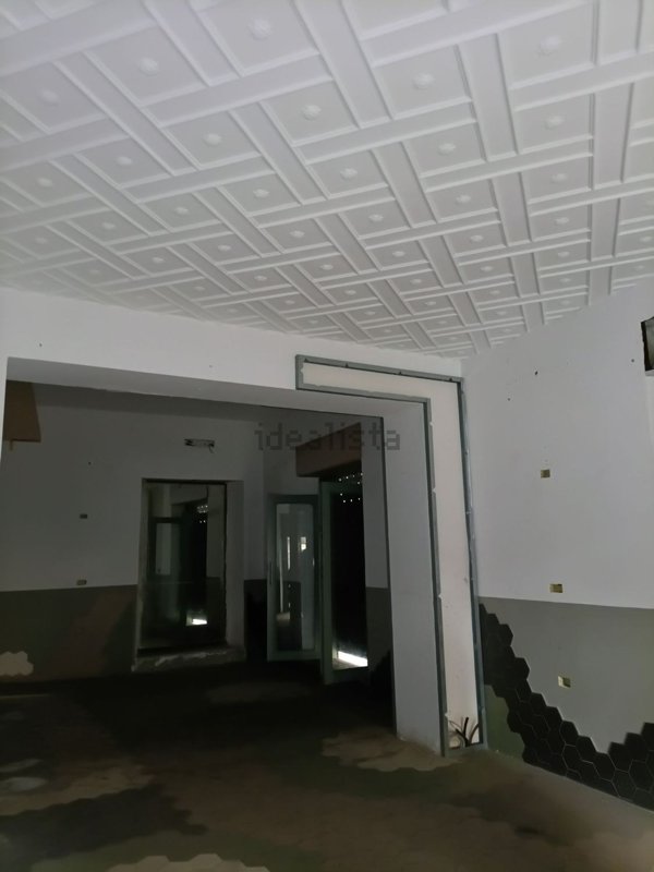 negozio in vendita ad Acireale in zona Aci Platani