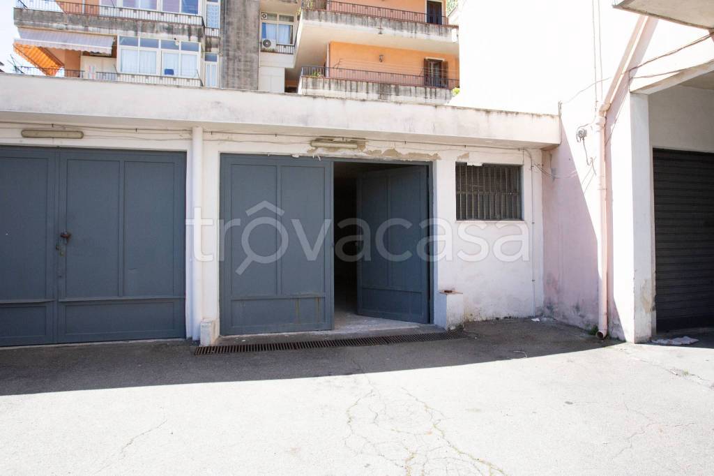 locale commerciale in vendita ad Acireale