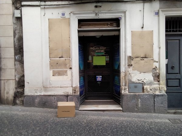 negozio in vendita ad Acireale