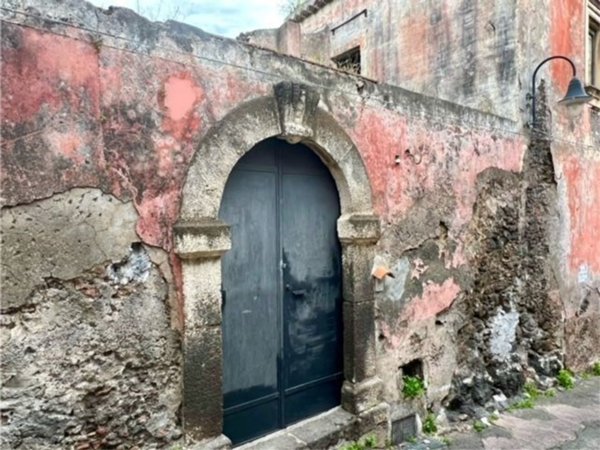 casa indipendente in vendita ad Acireale in zona Centro Storico