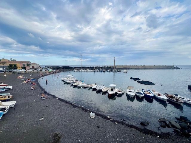 appartamento in vendita ad Acireale in zona Stazzo