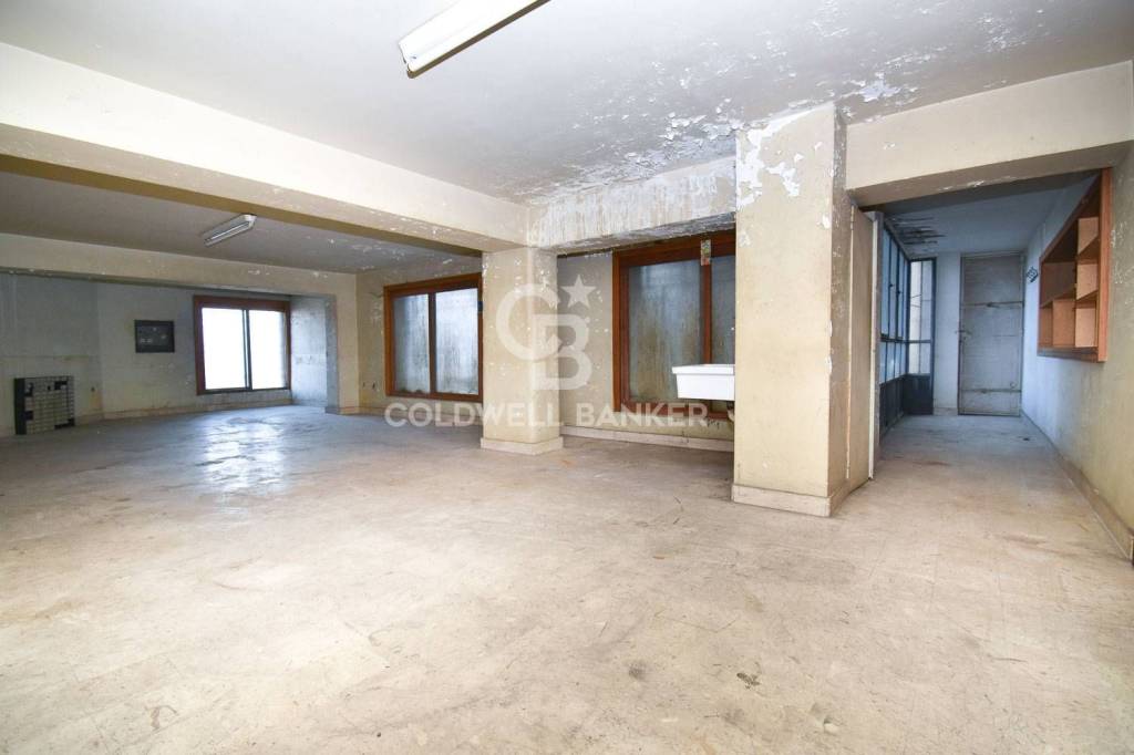 locale commerciale in vendita ad Acireale