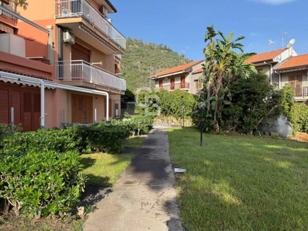 appartamento in vendita ad Acireale in zona Santa Tecla