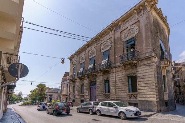 appartamento in vendita ad Acireale in zona Centro Storico