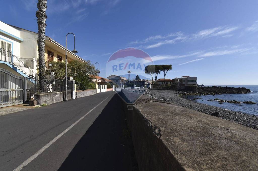 appartamento in vendita ad Acireale in zona Santa Tecla