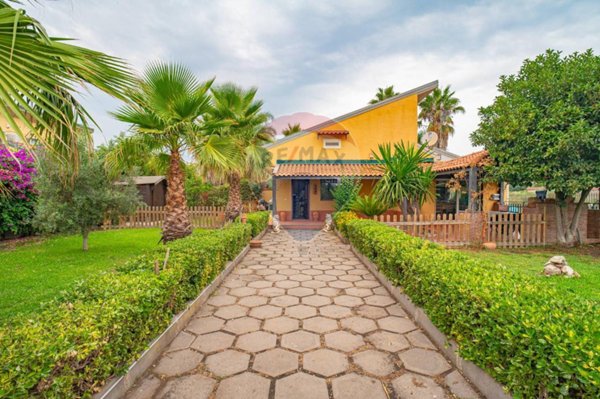 casa indipendente in vendita ad Acireale in zona Pennisi