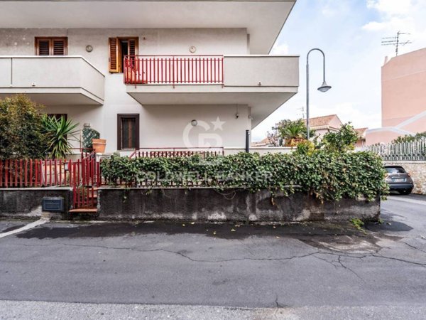 appartamento in vendita ad Acireale in zona Stazzo