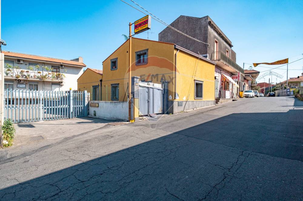 appartamento in vendita ad Acireale in zona Stazzo