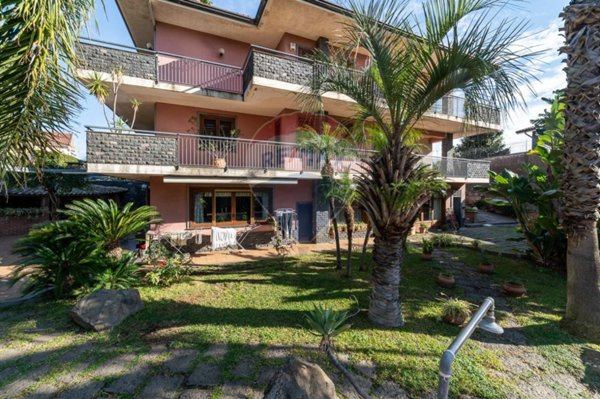 casa indipendente in vendita ad Acireale