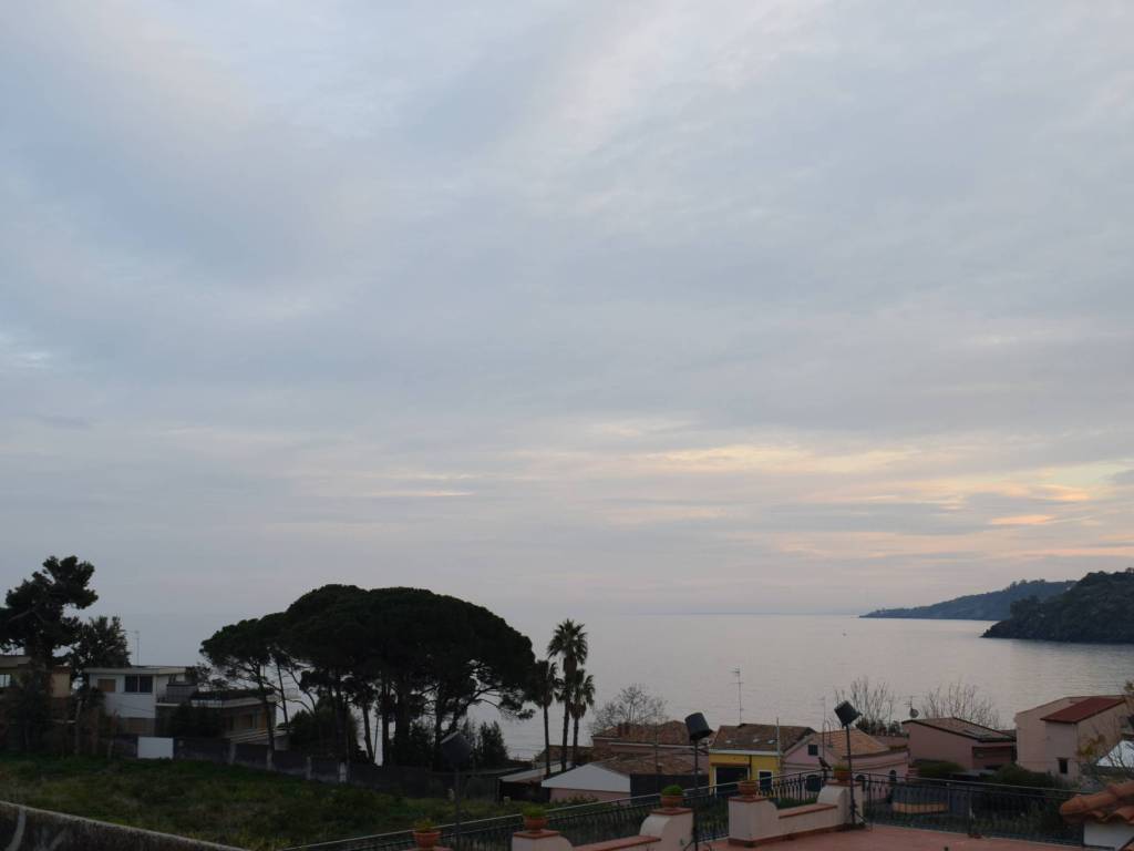 casa indipendente in vendita ad Acireale in zona Santa Tecla