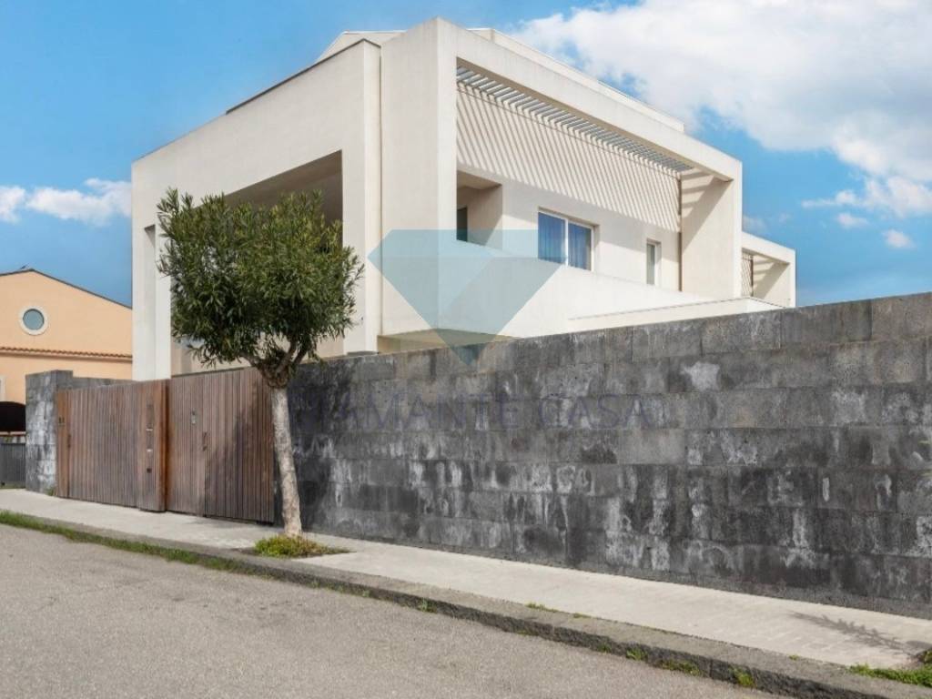 casa indipendente in vendita ad Acireale in zona Santa Tecla